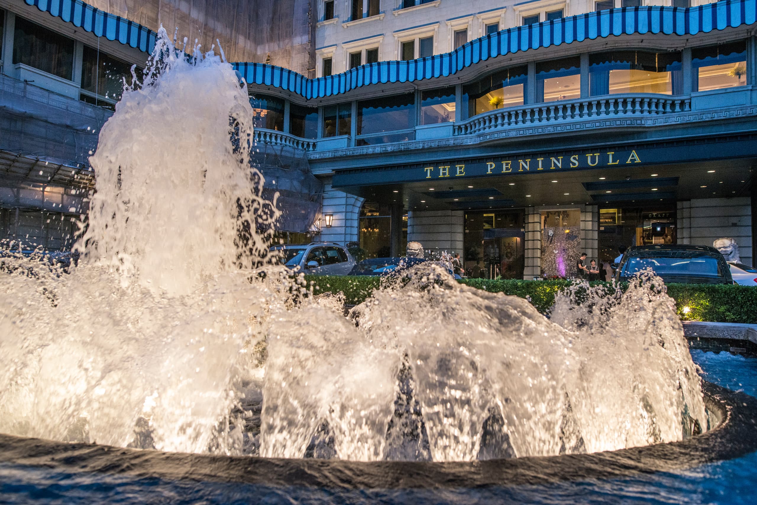 Fountain and main entrance of The Peninsula Hong Kong on Salisbury Road, Tsim Sha Tsui