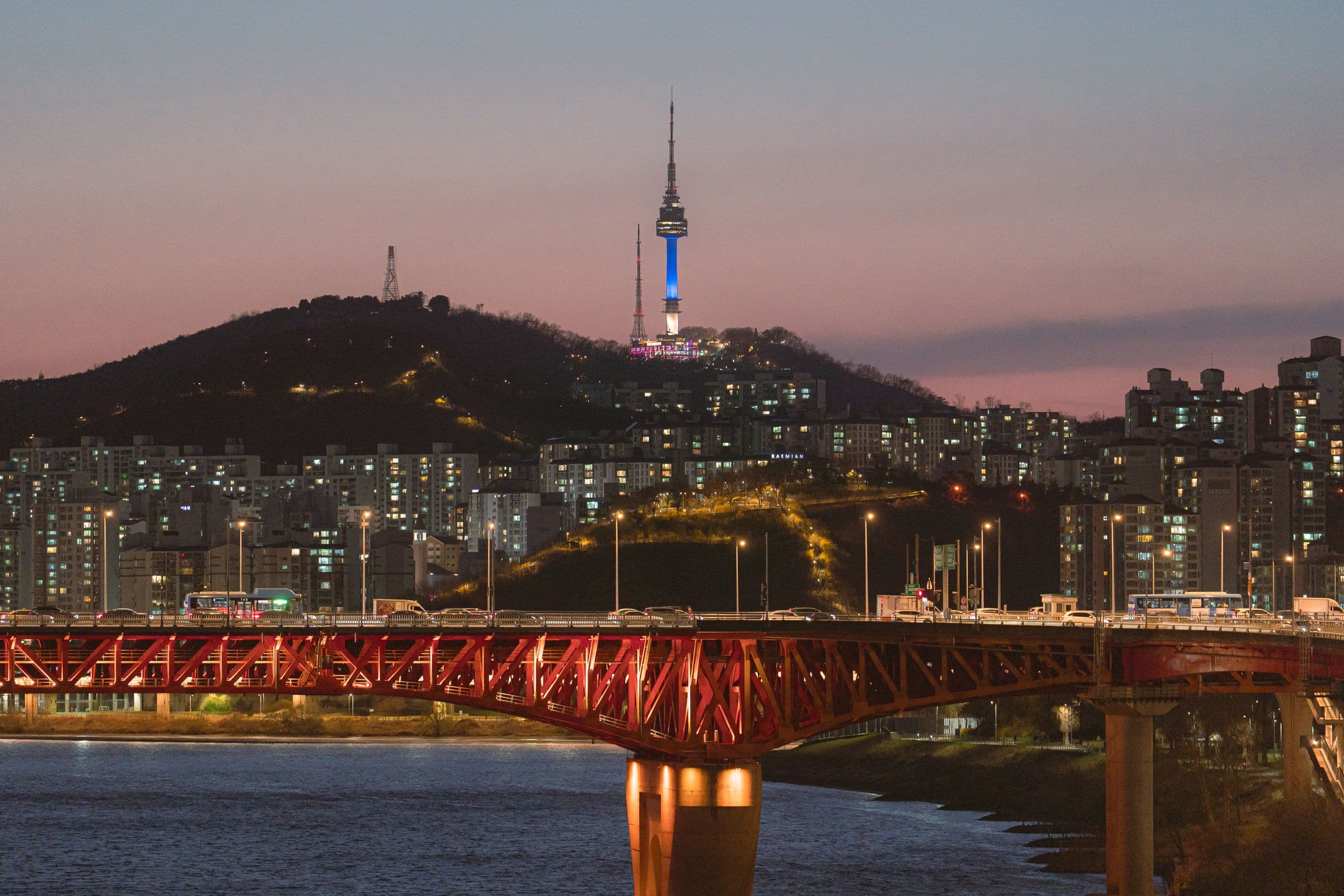 Seoul skyline with Namsan Tower at twilight