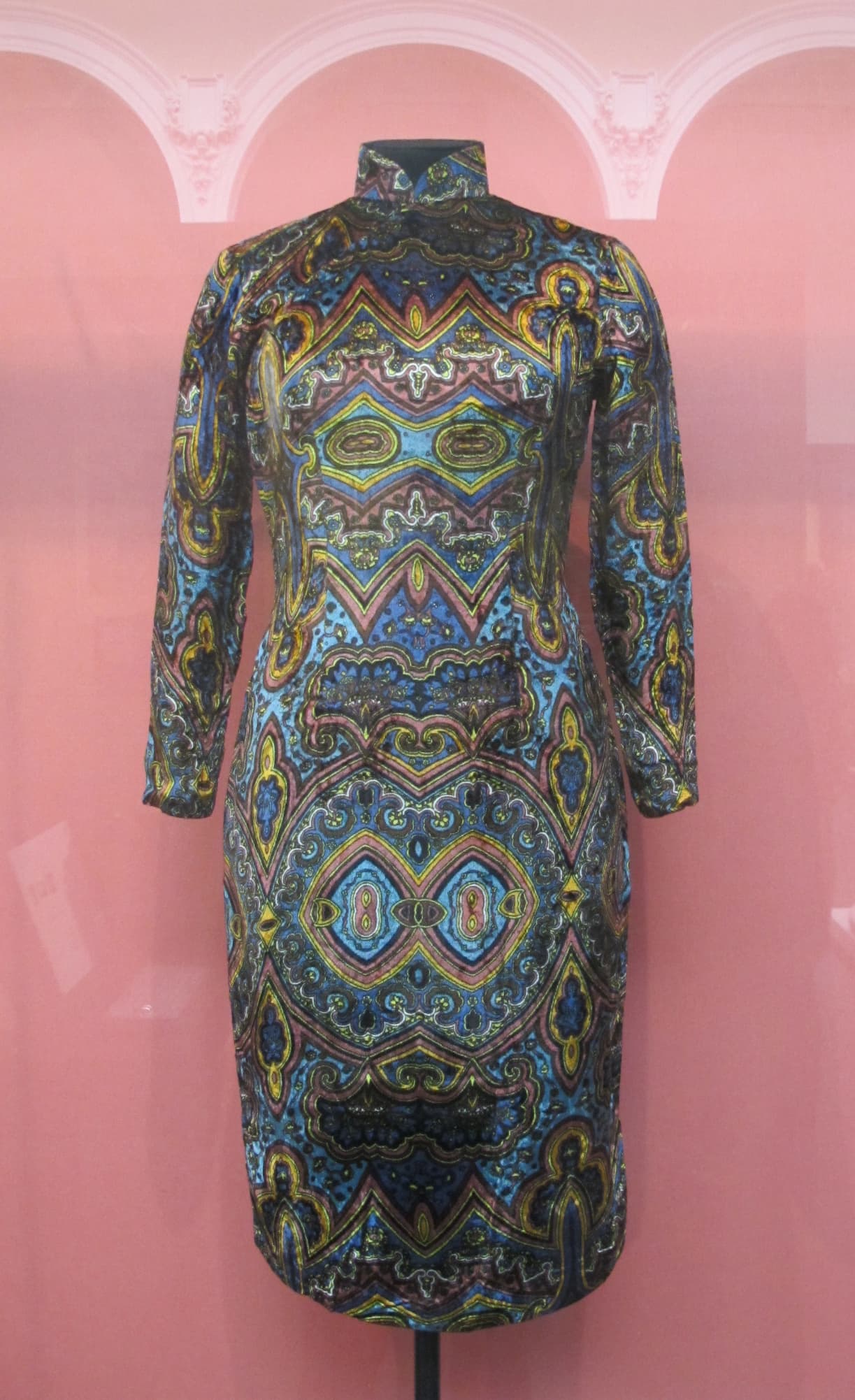 1960s printed velvet qipao, Victoria and Albert Museum, London
