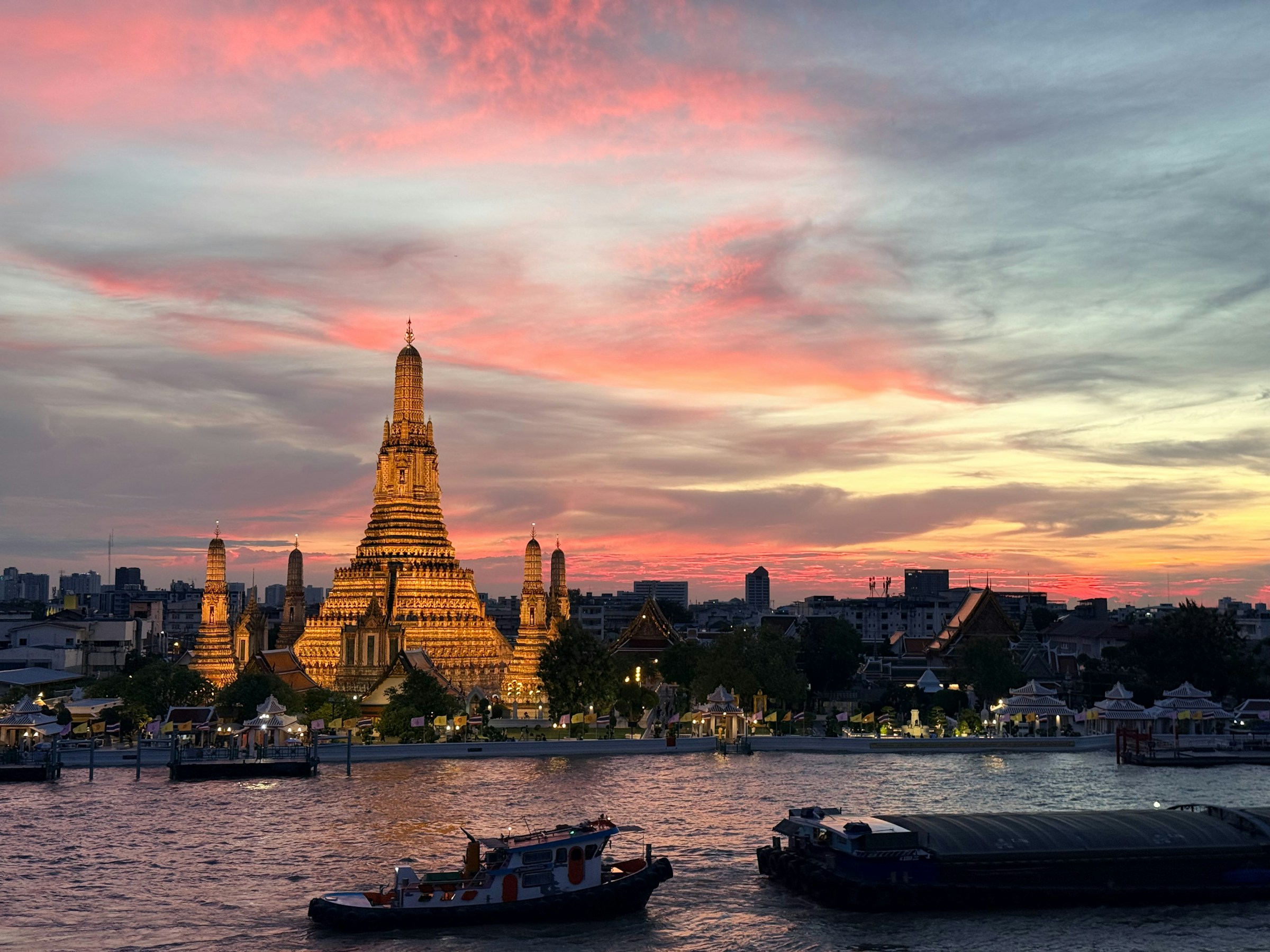 Wat Arun at sunset, Bangkok