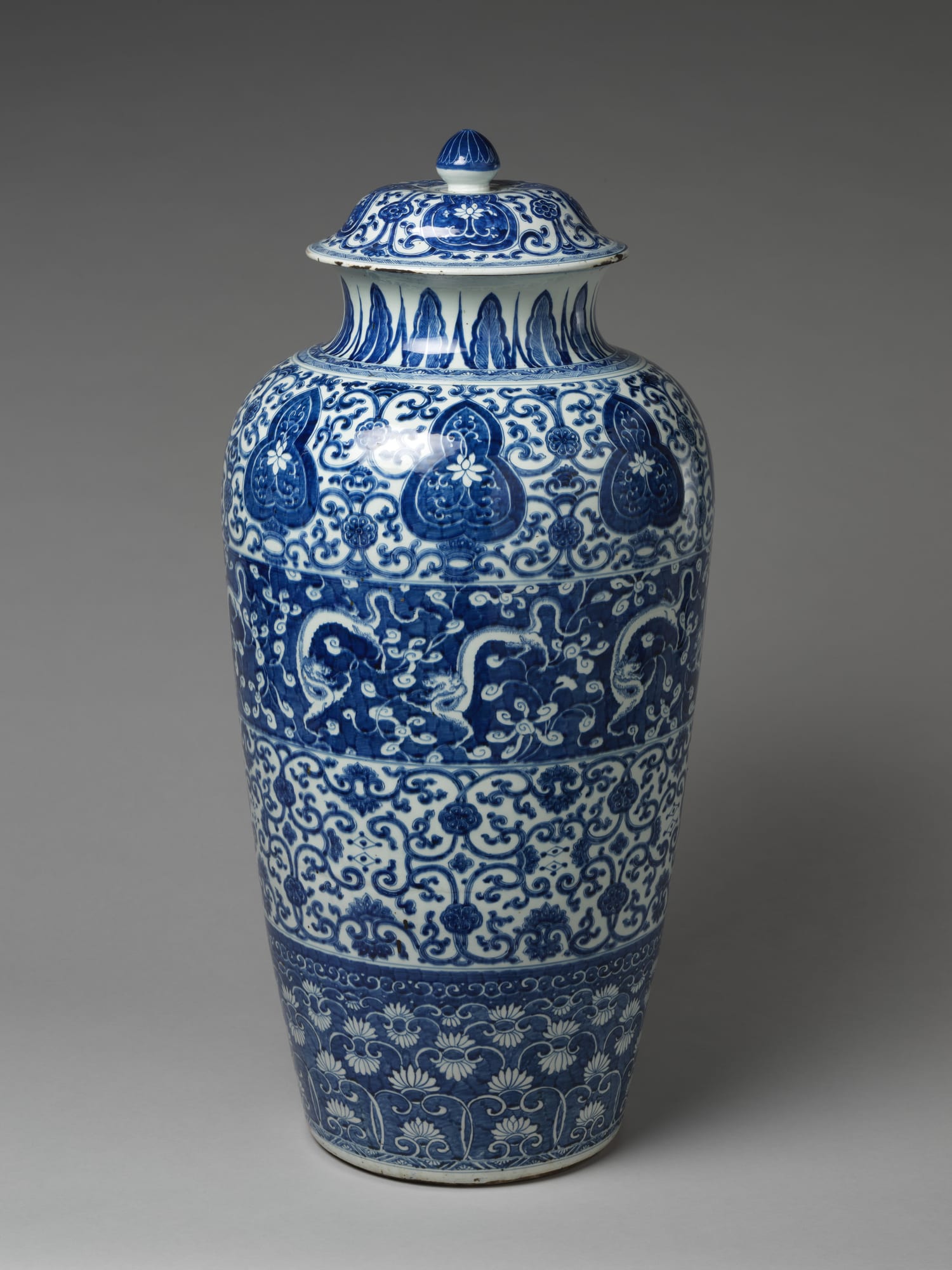 Chinese porcelain jar with dragons and floral designs, late seventeenth to early eighteenth century