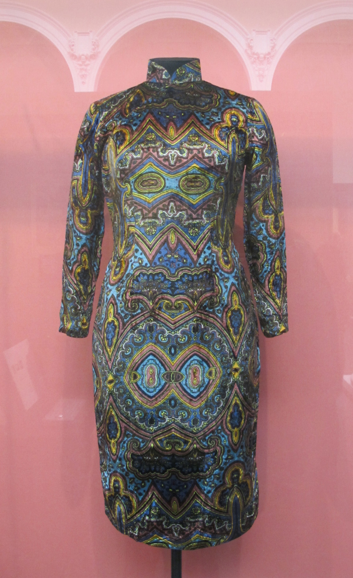 1960s printed velvet qipao, Victoria and Albert Museum, London