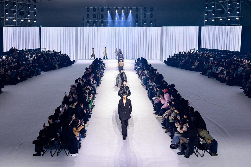 A runway show at Seoul Fashion Week 2026 F/W inside Dongdaemun Design Plaza, Seoul